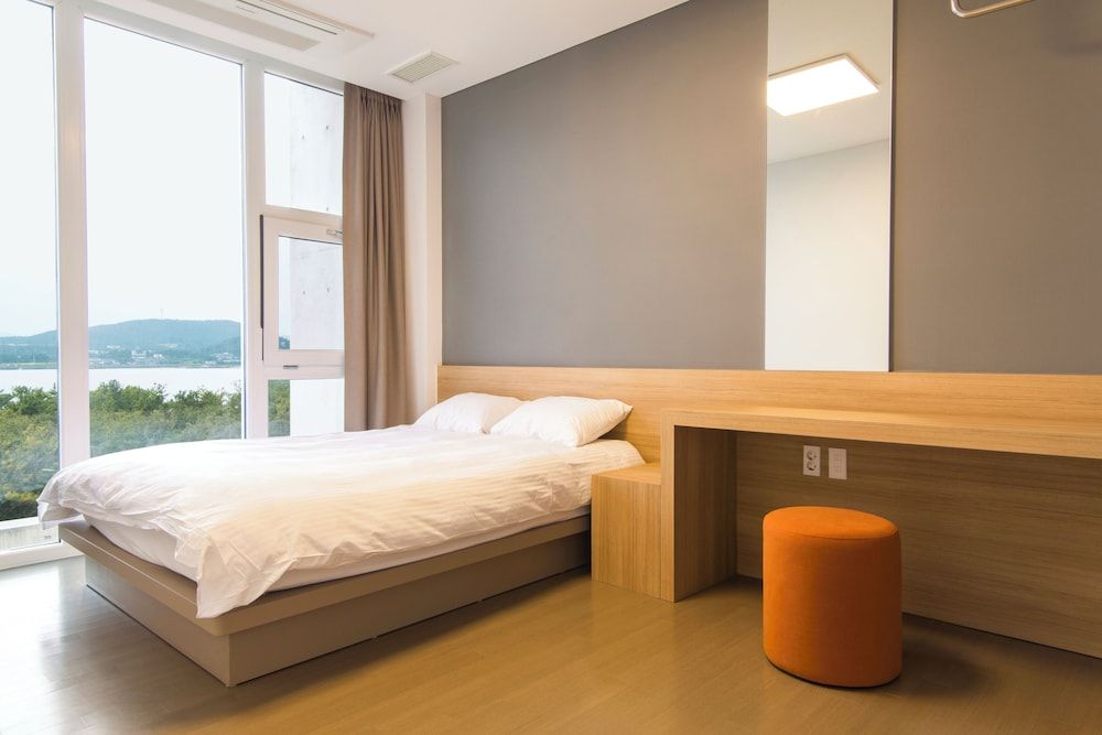 Phoenix Island Royal Room(34PY) + Warm pool & Sauna for 4 + Kids Play Lounge 2