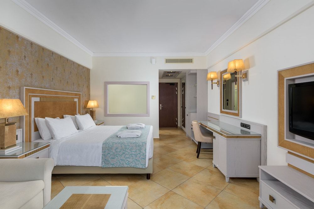 Deluxe Room, Pool View