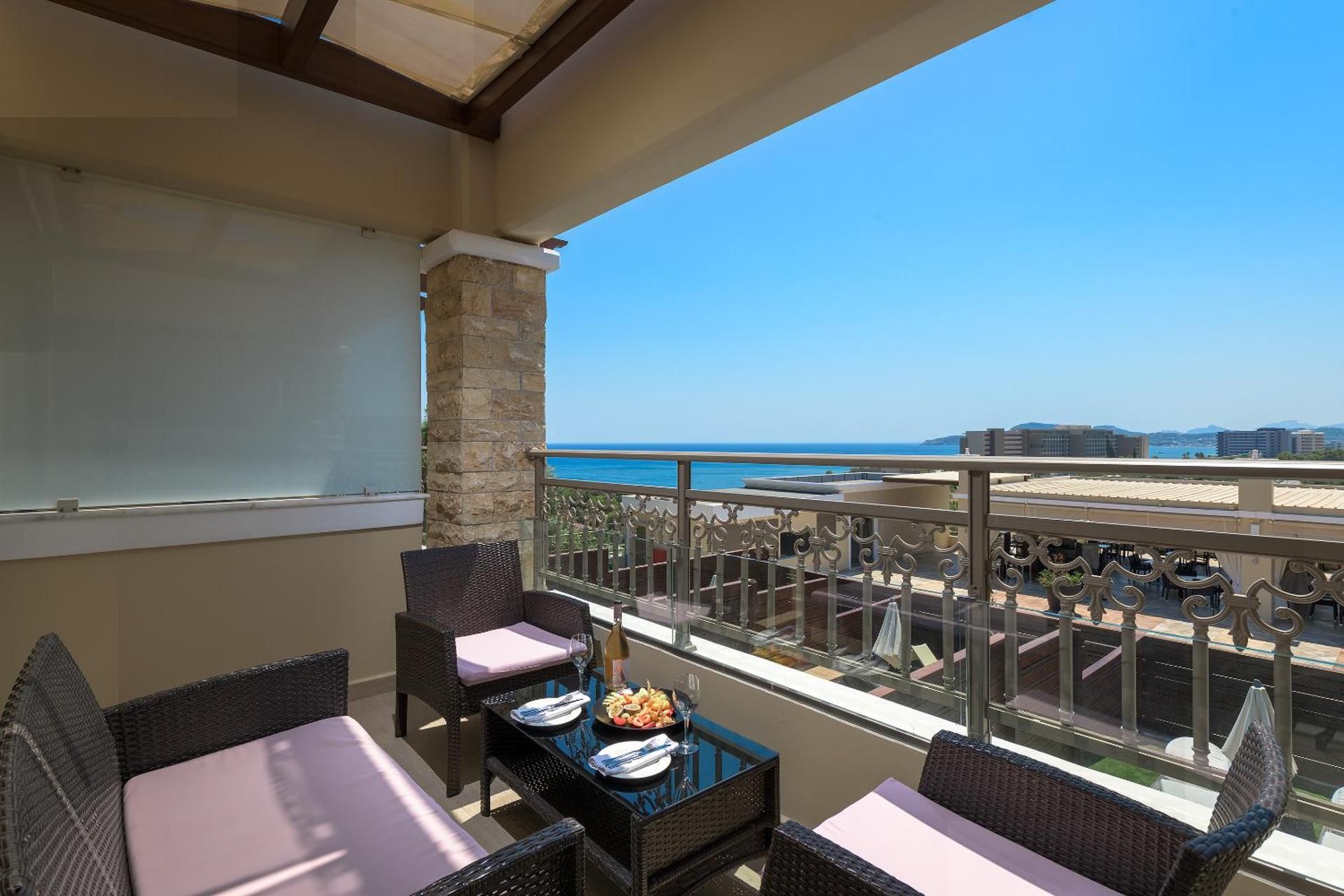 Panoramic Suite Sea View Private Pool