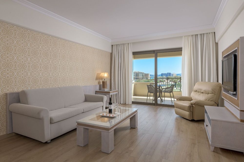 Junior Suite Side Sea View