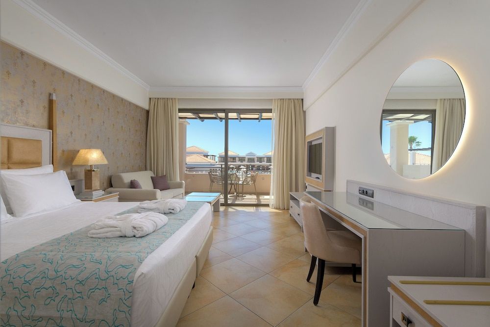 Family Suite Side Sea View