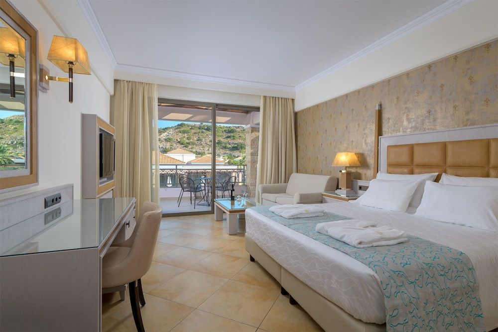Deluxe Room, Pool View