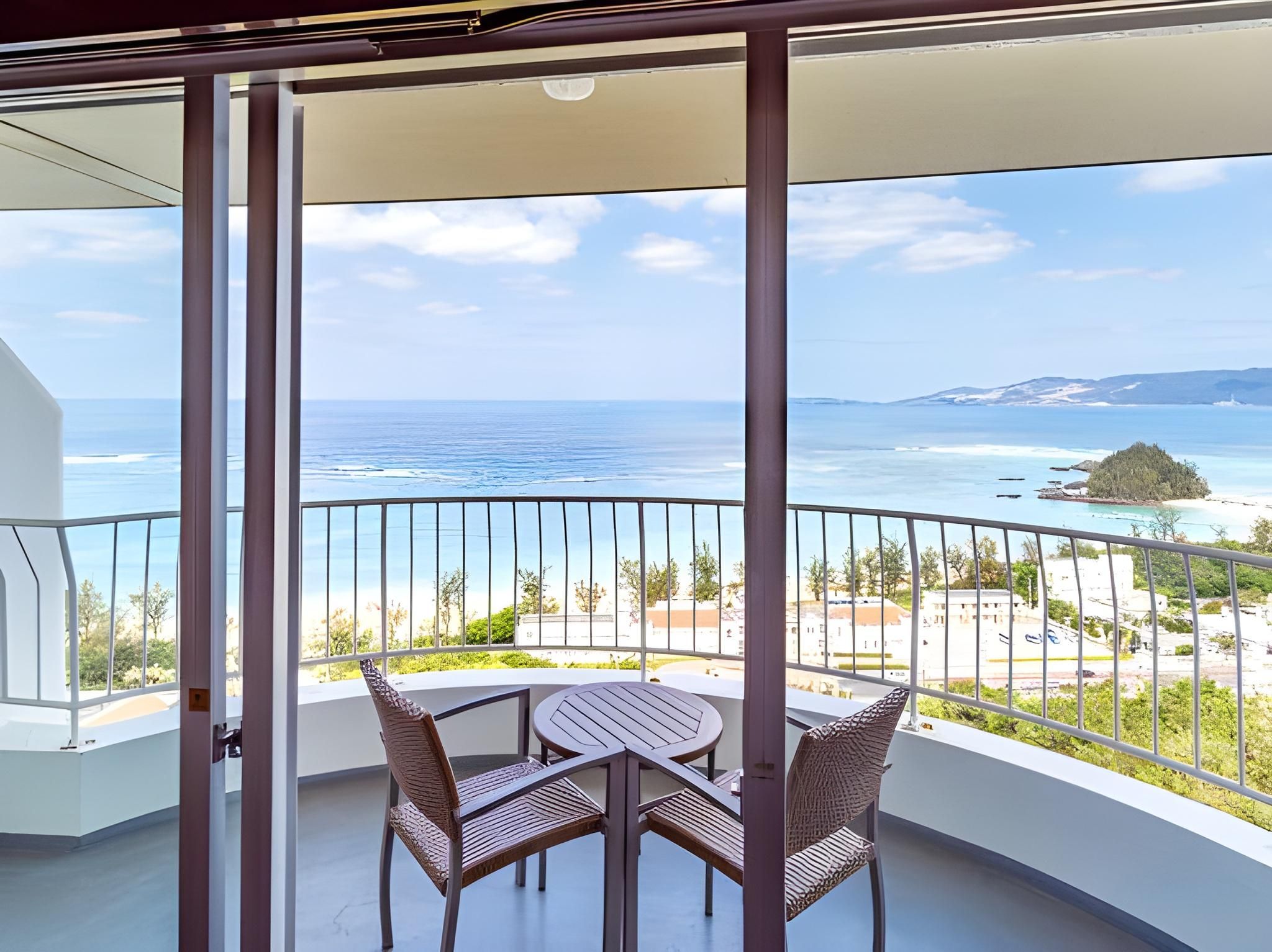Partial Ocean View Premier Twin Room on Top Floor
