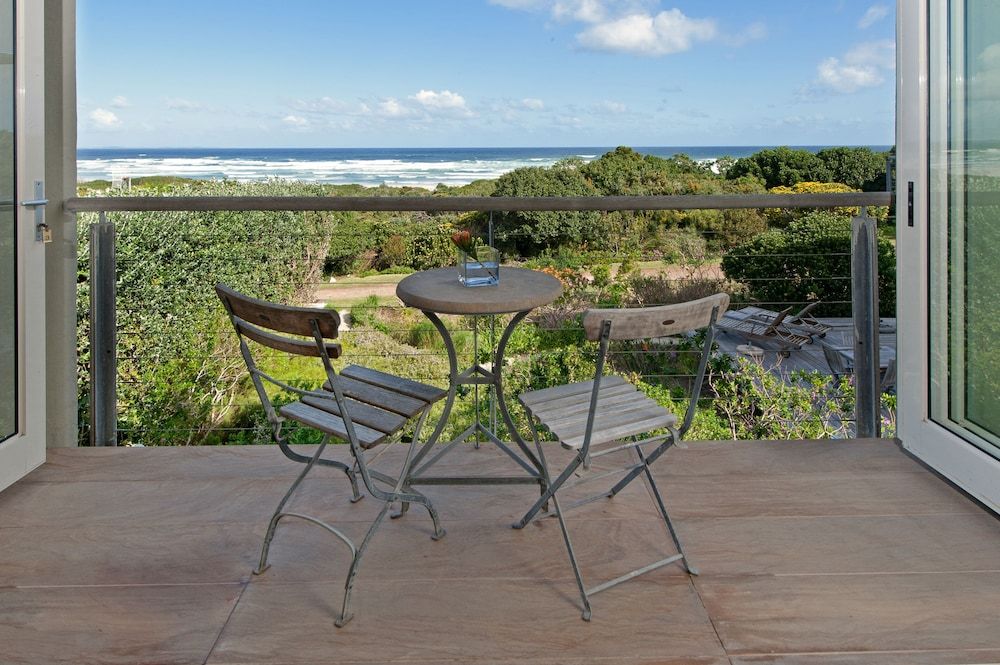 Mosselberg on Grotto Beach Sugarbird Junior Suite 6