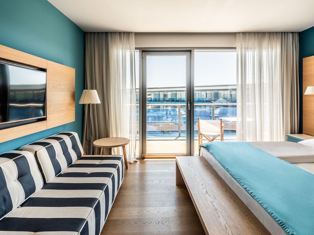 Falkensteiner Hotel & Spa Iadera Superior Room, Partial Sea View 3