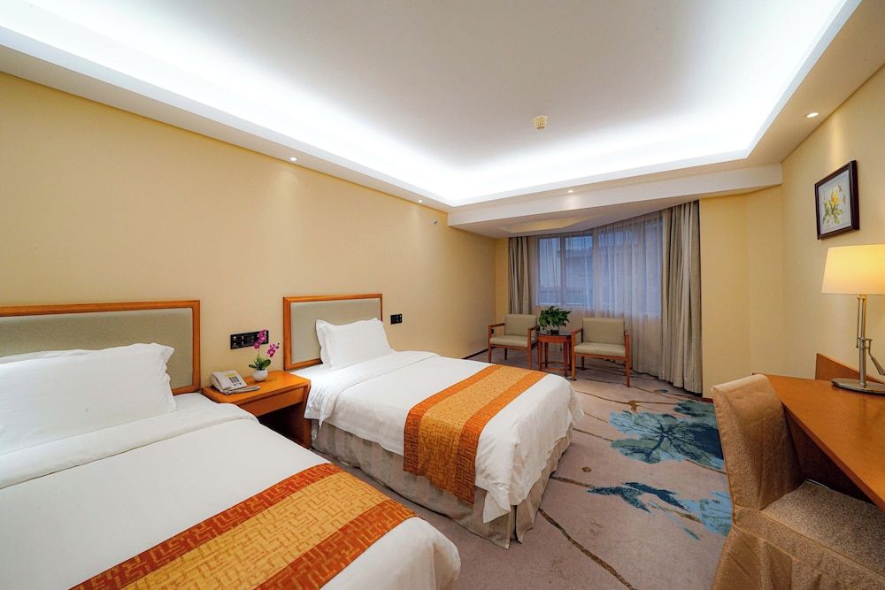 Guangdong Hotel-Free Shuttle & Registration Counter Service during Canton Fair Comfort Twin Room 6