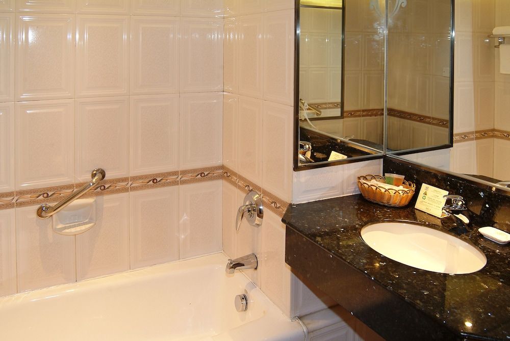 Guangdong Hotel-Free Shuttle & Registration Counter Service during Canton Fair Comfort Twin Room 7