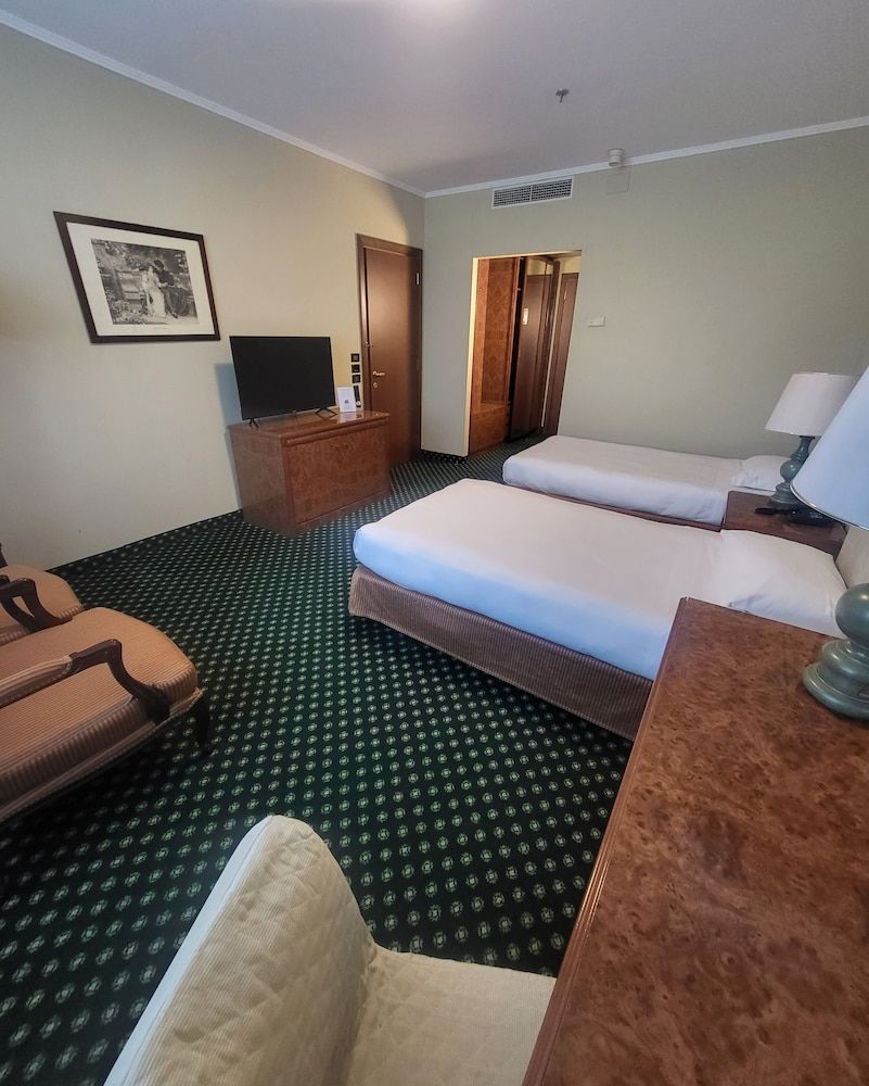 Tower Genova Airport Hotel & Conference Center Superior Twin Room, 2 Twin Beds 3