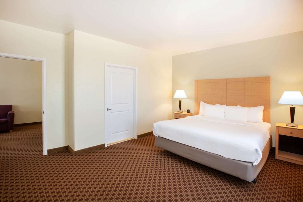 Suite, 1 King Bed, Non Smoking
