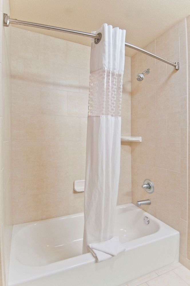 King bed with tub