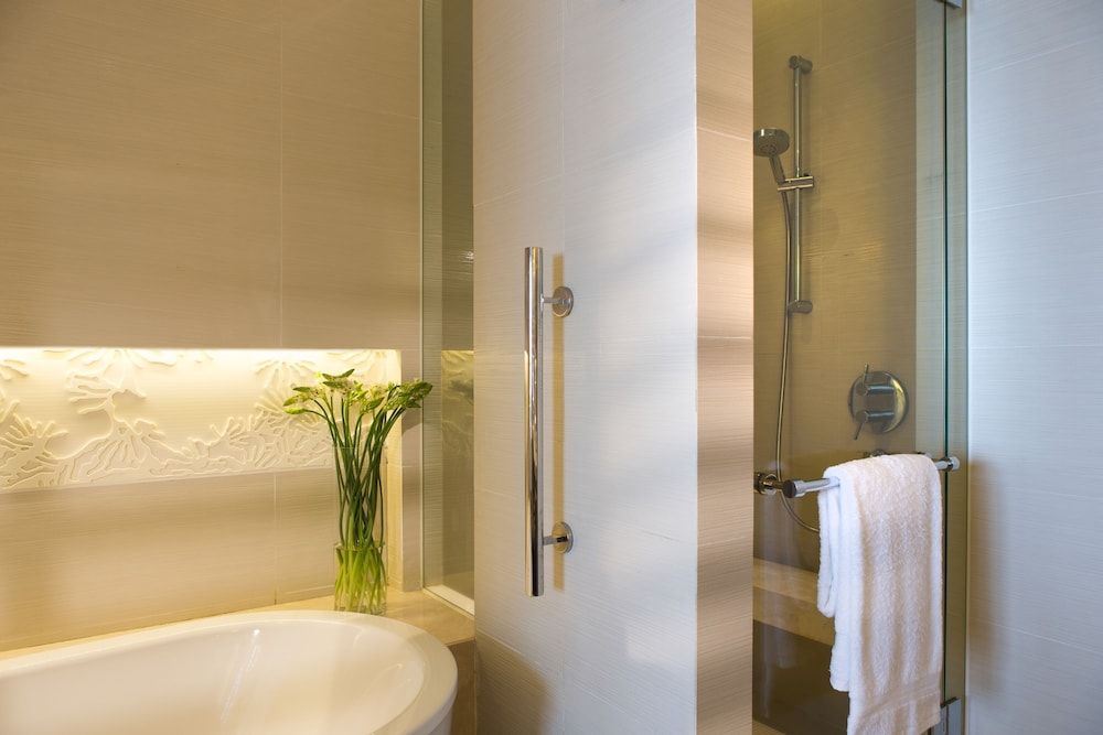 Room, 1 King Bed, Poolside