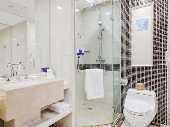 YaoJiang New Century Grand Hotel Zhuji Deluxe City View Twin Room 3