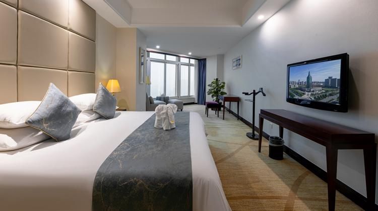 New Century - Executive Suite, City View