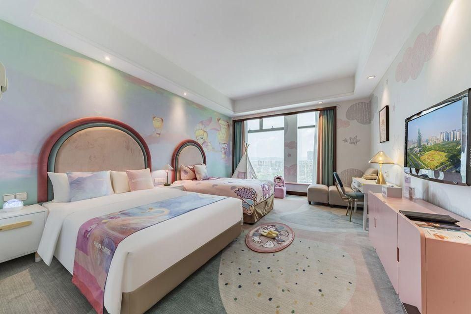 Family Twin Room with Theme