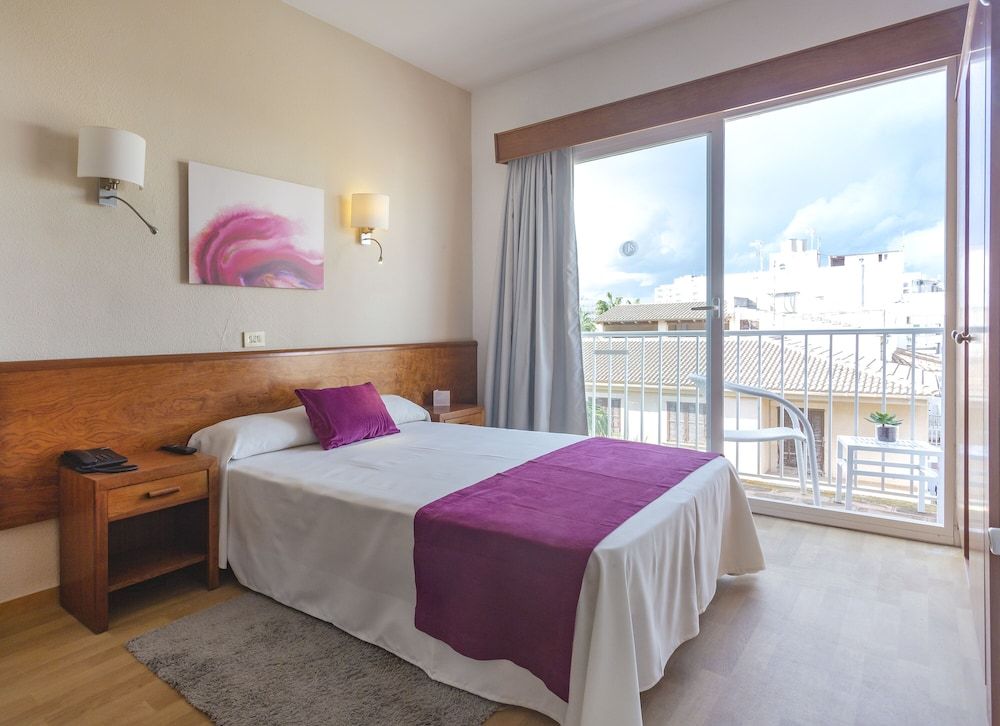 Single Room, Balcony