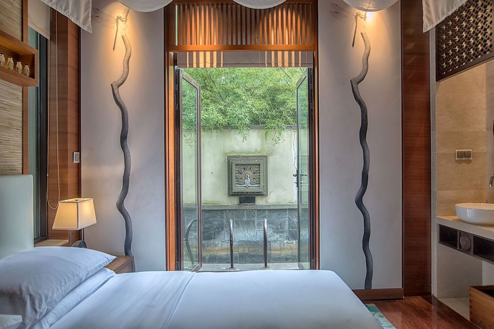 1 King Bed Spa Suite