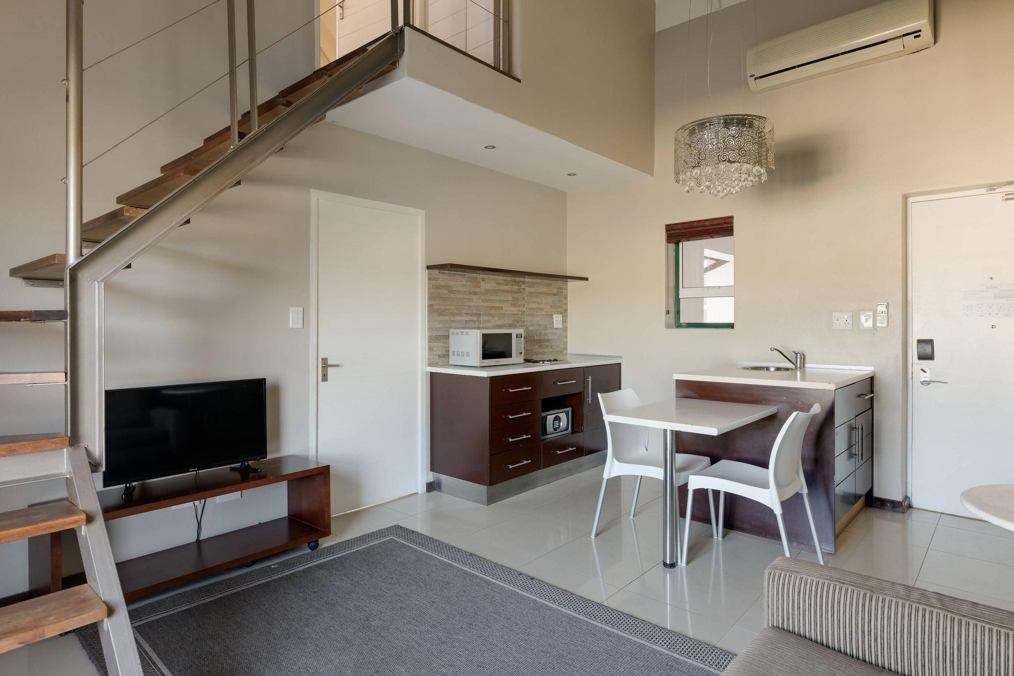 Semi Self Catering, 2 Bedroom Bi-Level Loft, Bedroom 1: 1 Queen, Bedroom 2: 2 Twin