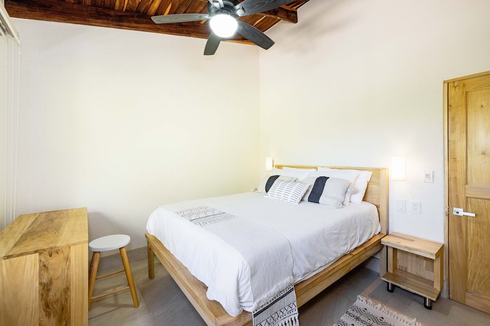 Cafe Playa Negra Double Room, 1 Queen Bed 3