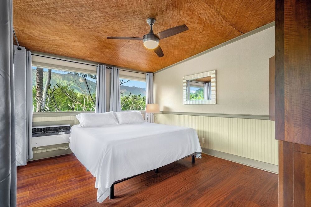 Paradise Bay Resort Suite, 1 Bedroom, Kitchenette, Mountain View