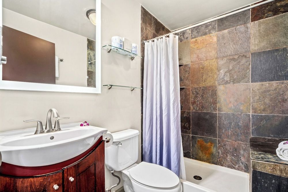 Paradise Bay Resort 1-Bedroom Waterfront Cottage, Kitchenette 9