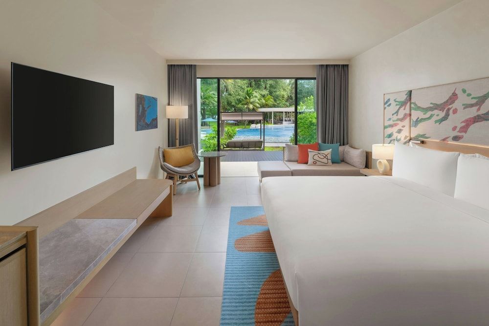 Premium Room, 1 King Bed, Pool View (Terrace)