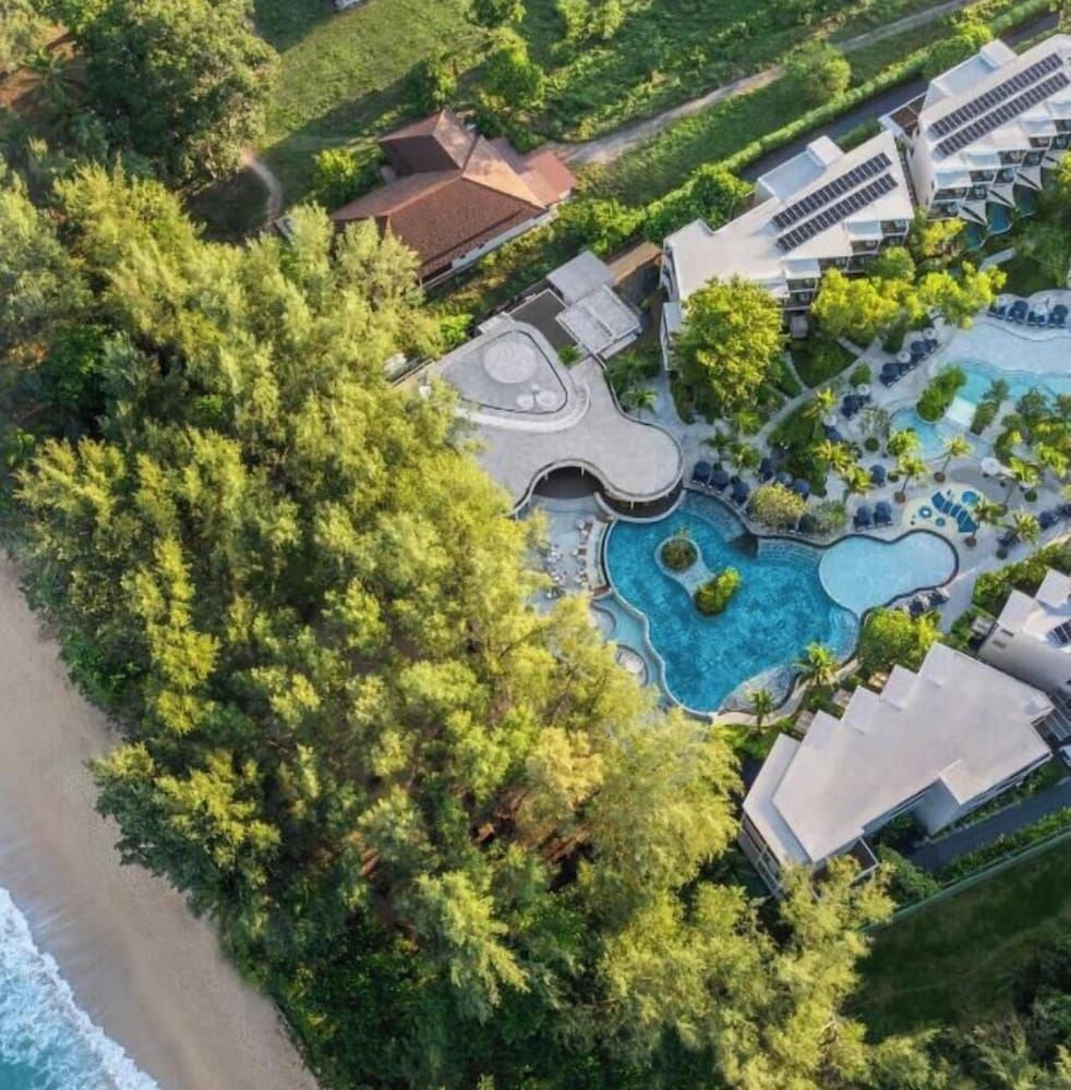 Le Méridien Phuket Mai Khao Beach Resort