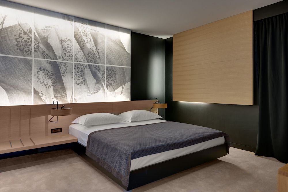 Golden Cape Suite