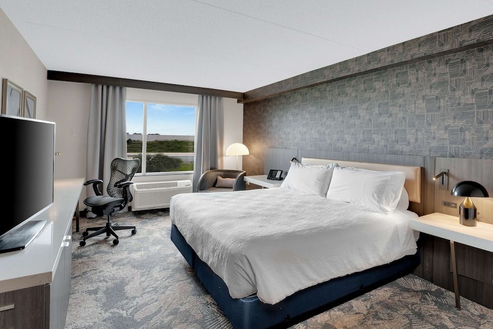 Hilton Garden Inn Toronto/Brampton Room, 1 King Bed