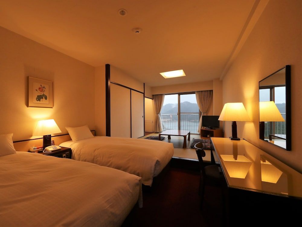 Japanese Western Style Room, Smoking