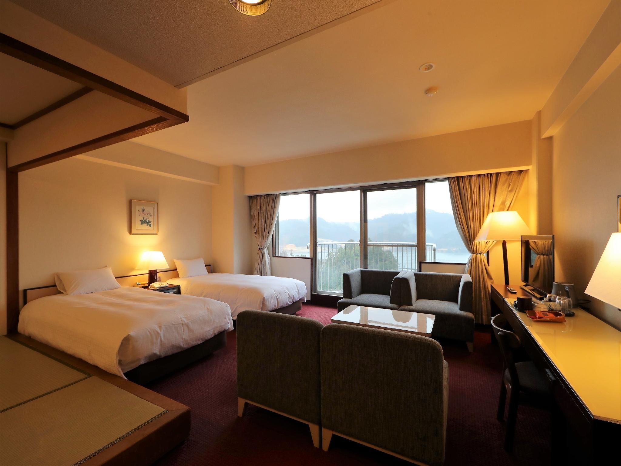 Japanese-Western style room, deluxe, non-smoking 43 square meters, with bath and toilet