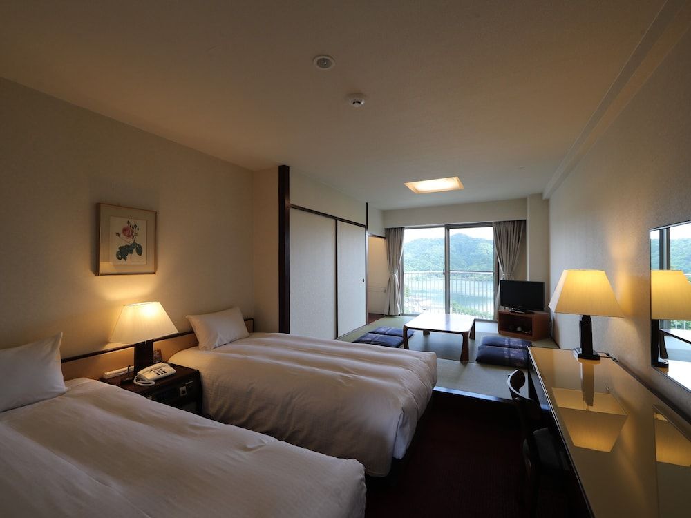 Japanese Western Style Room, Smoking