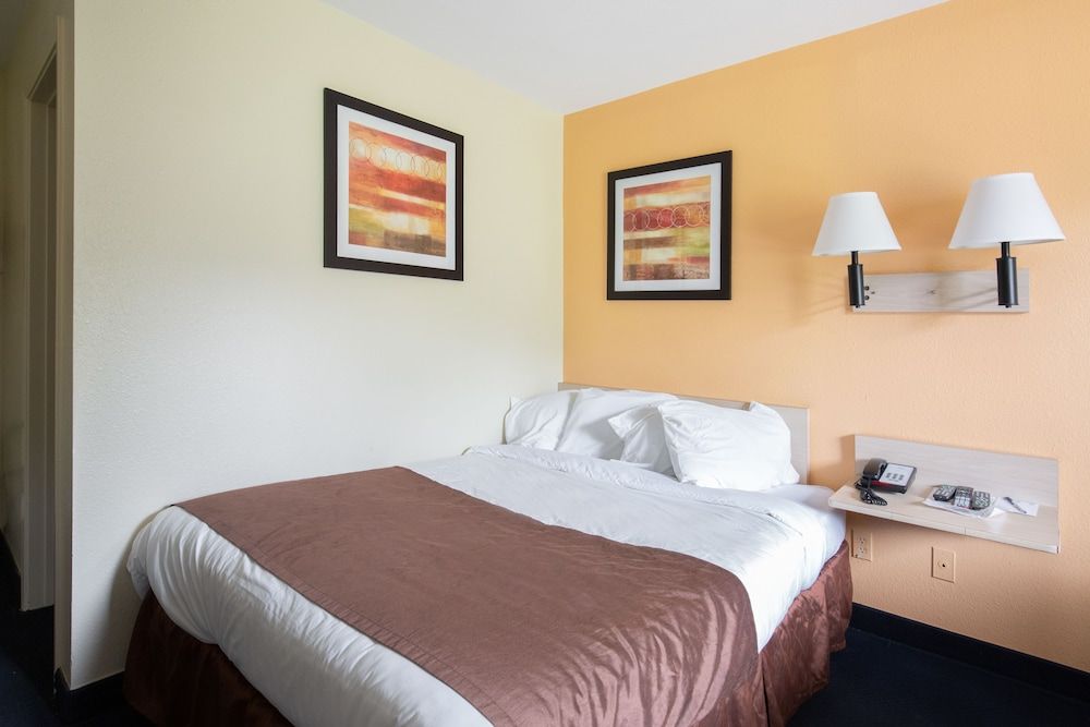 Room, 1 Double Bed, Accessible, Non Smoking (Mobility,roll-in shower)