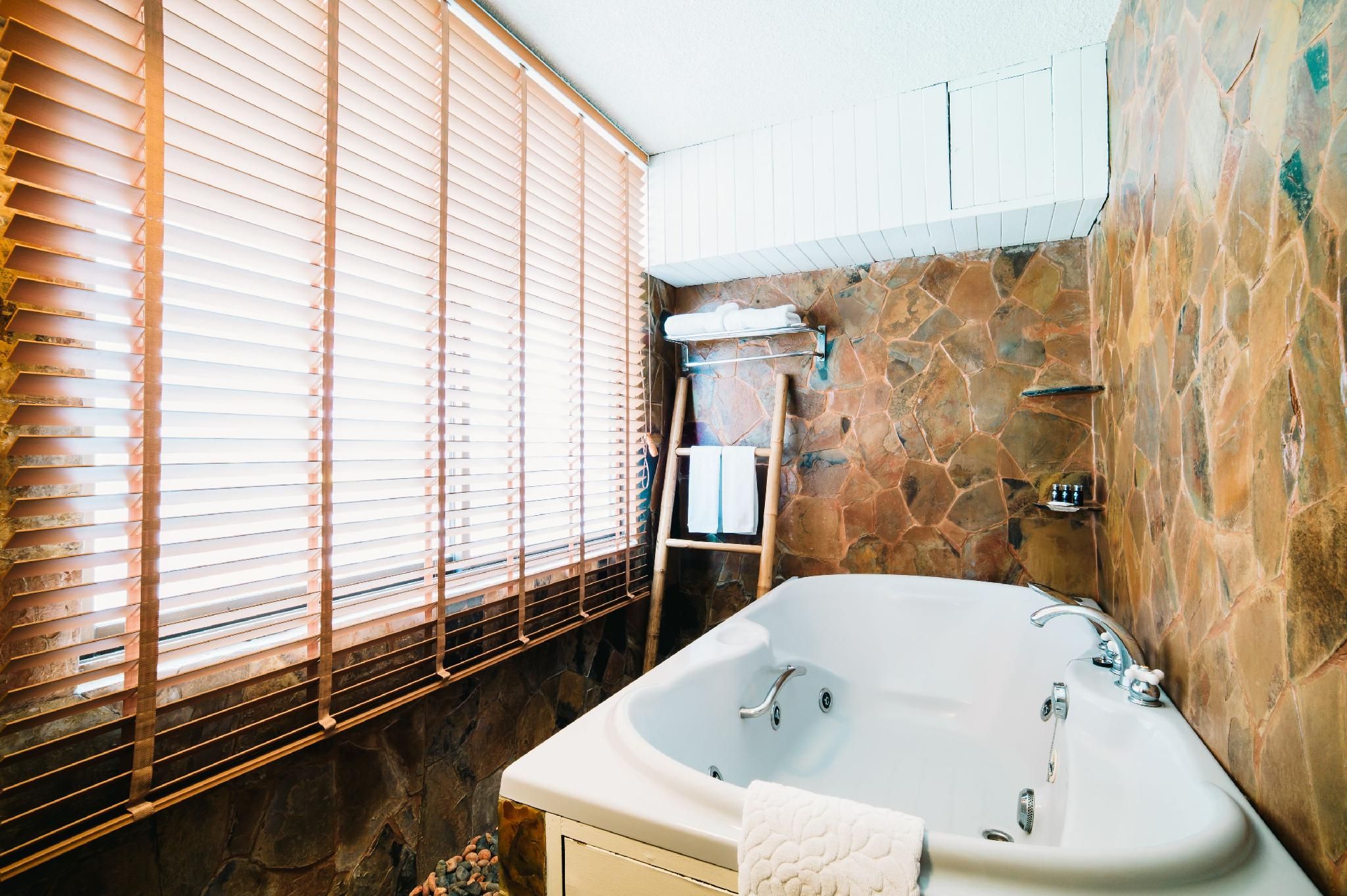 Cross Vibe Bangkok Srinakarin Deluxe Room 3