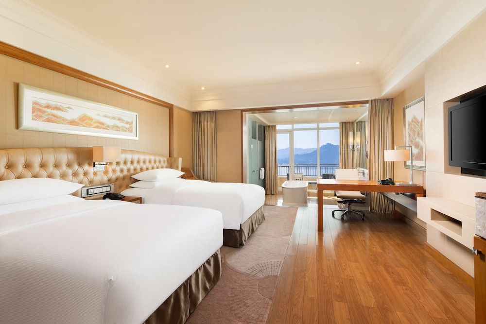 Twin lake view room