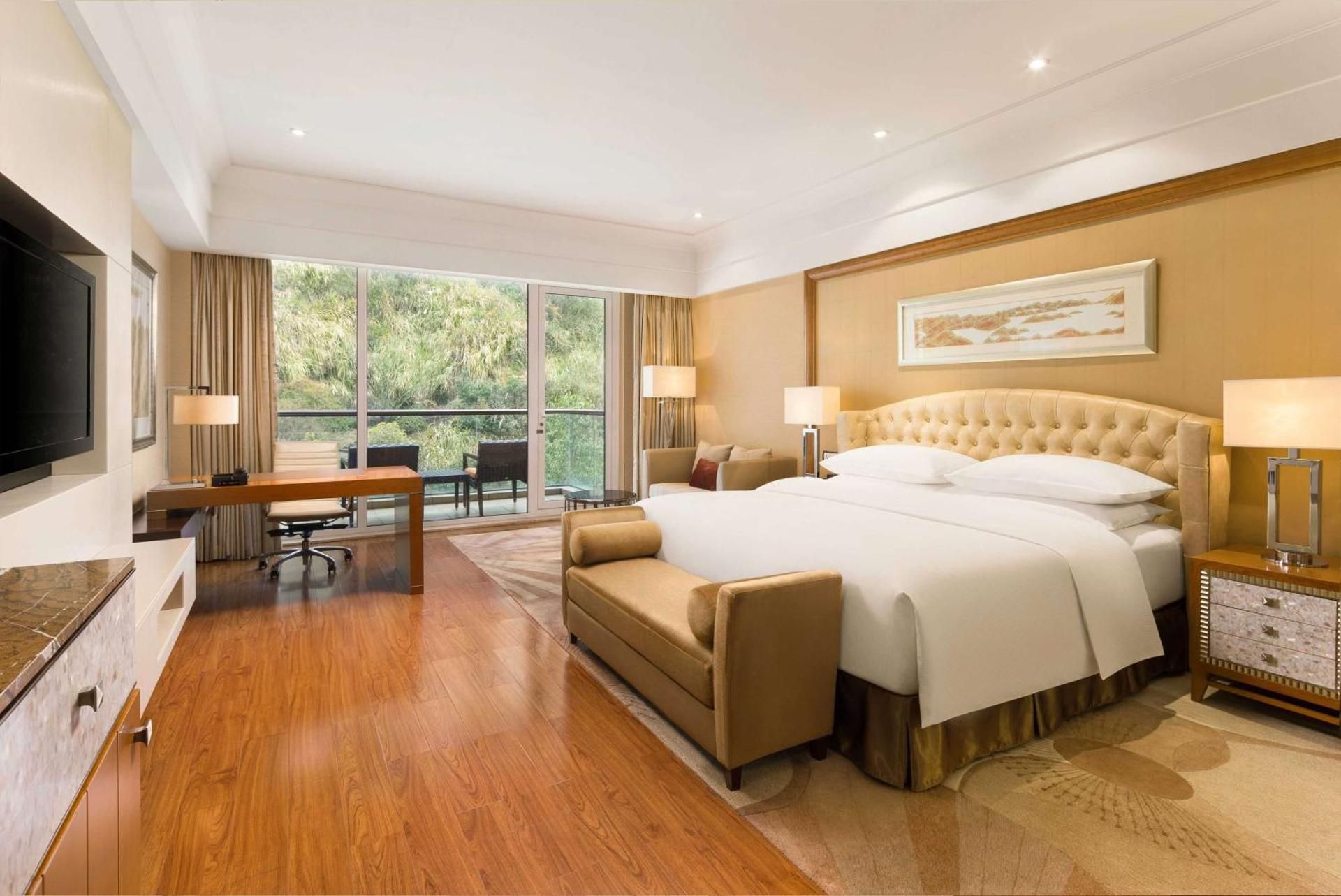 King Mountain View Room