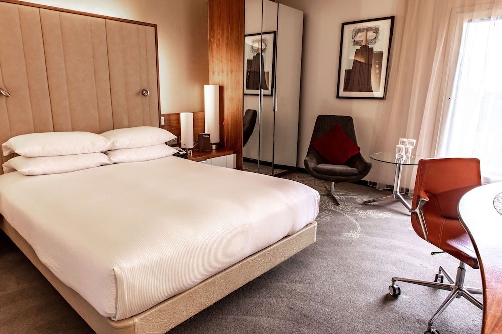 Hilton London Heathrow Airport Terminal 5 Room, 1 King Bed 2