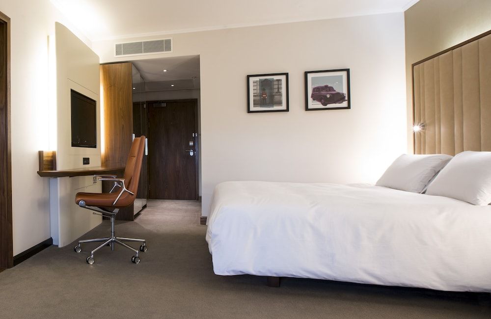 Suite, Business Lounge Access