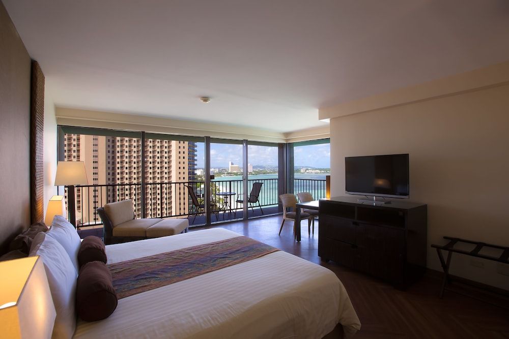 Guam Reef Hotel King Room Ocean Front (Infinity Tower) 3
