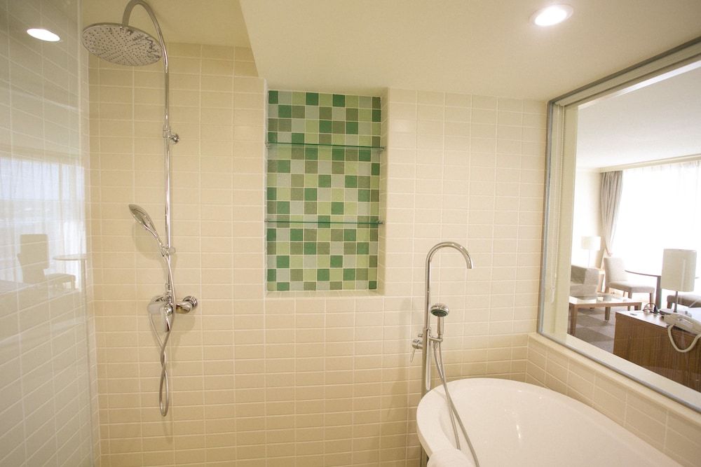 Guam Reef Hotel New Ocean Suite, Ocean View, Beach Tower 7