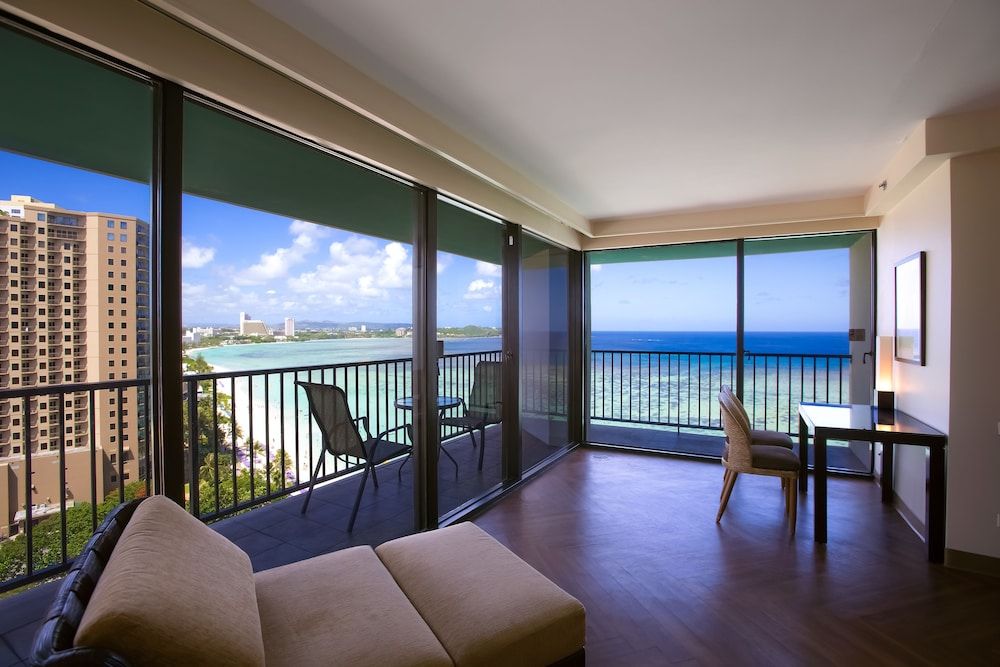Guam Reef Hotel King Room Ocean Front (Infinity Tower) 4