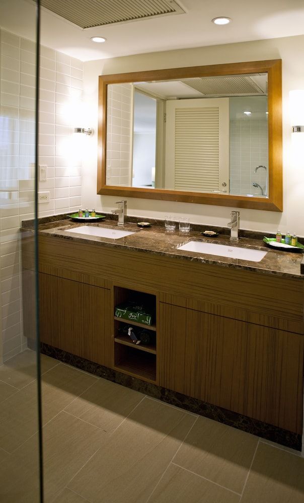 Guam Reef Hotel New Ocean Suite, Ocean View, Beach Tower 6