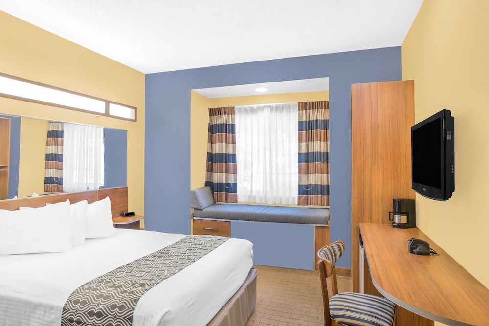 Standard Room, 1 Queen Bed, Accessible