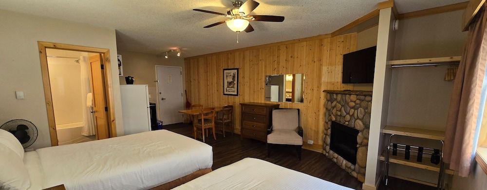 Aspen Village Inn Deluxe Double or Twin Room 4