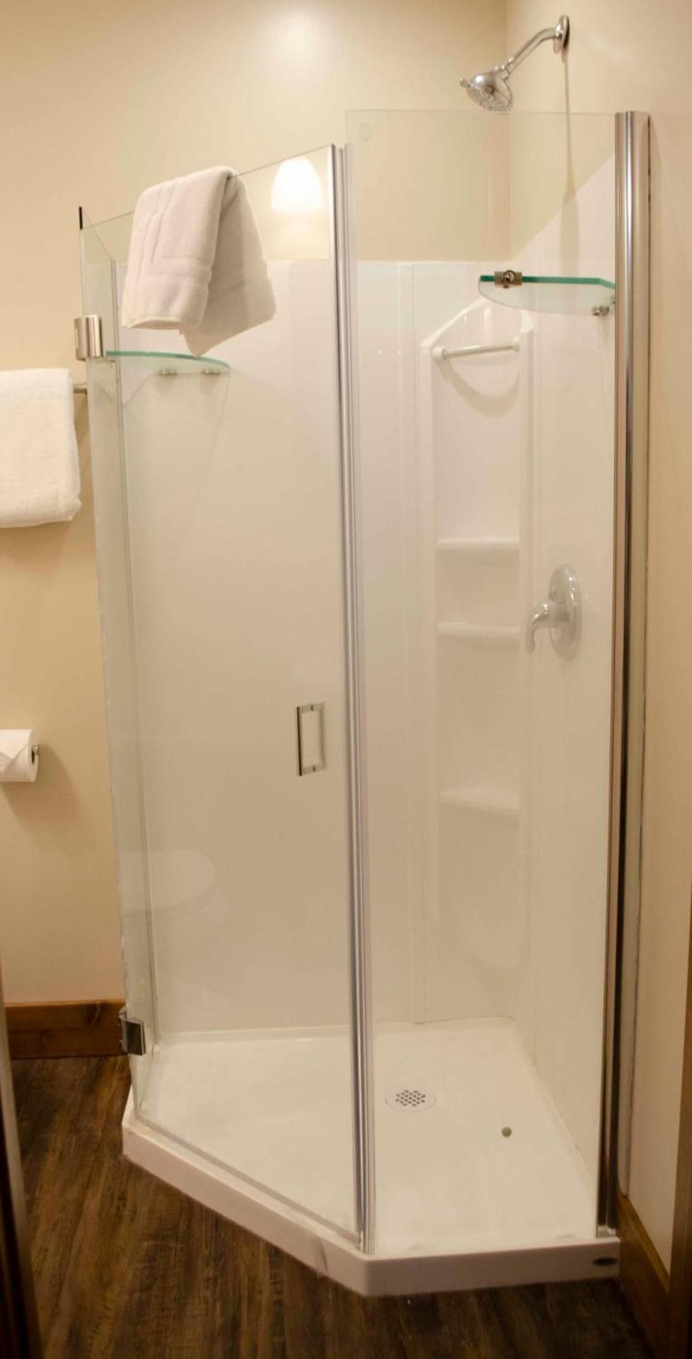 Aspen Village Inn Deluxe Queen Studio  2