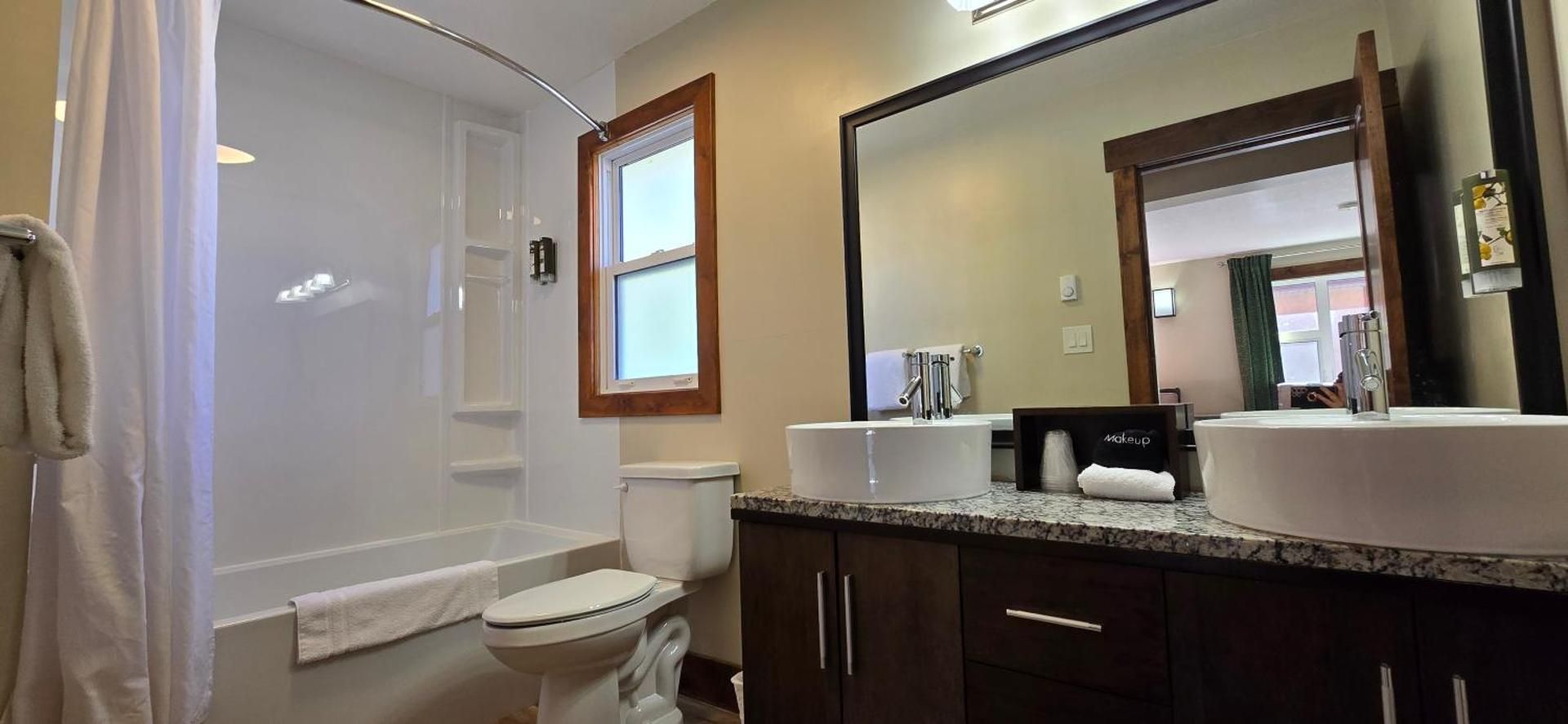 Aspen Village Inn Deluxe Family Room 2