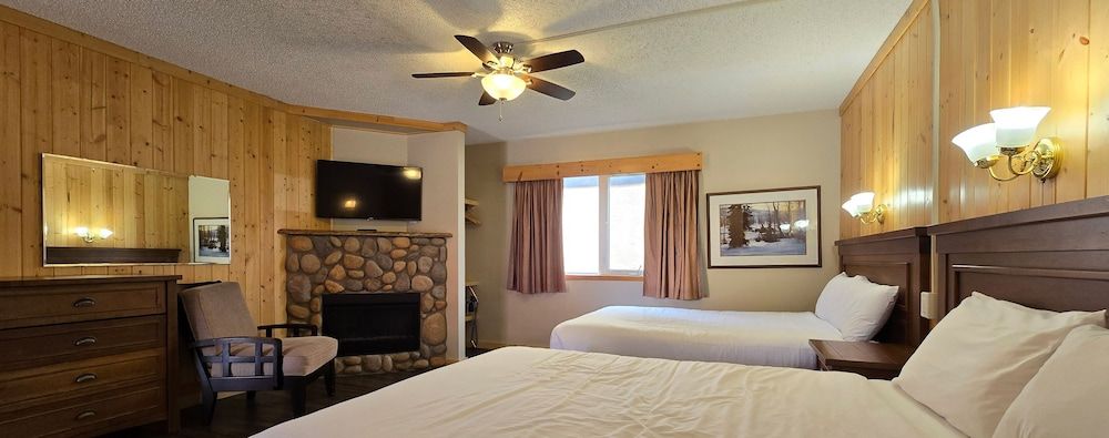 Aspen Village Inn Deluxe Double or Twin Room 3