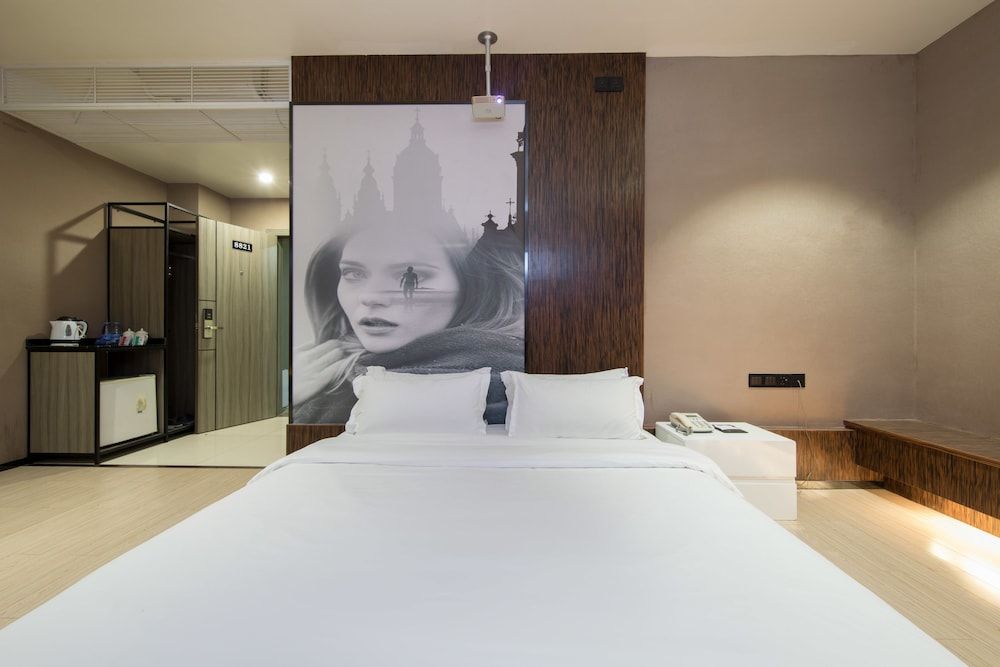 Hengdong Business Hotel - Guangzhou Cinema Era King-size bed room No Window 2
