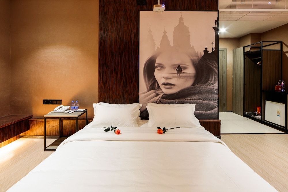 Hengdong Business Hotel - Guangzhou Cinema Era King-size bed room No Window 4
