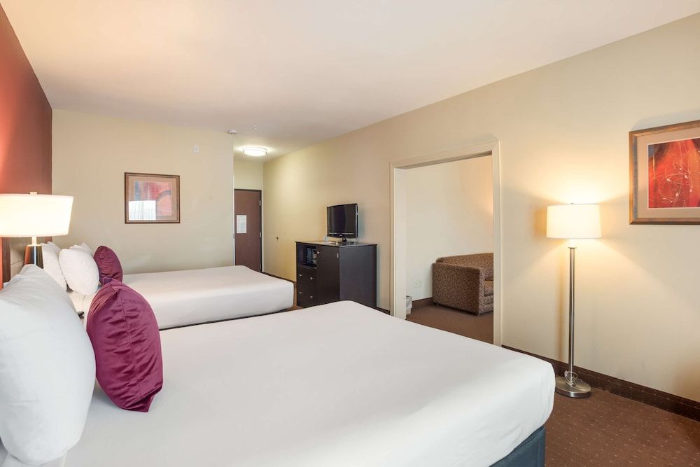 Knights Inn Bunkie Room, Multiple Beds 4