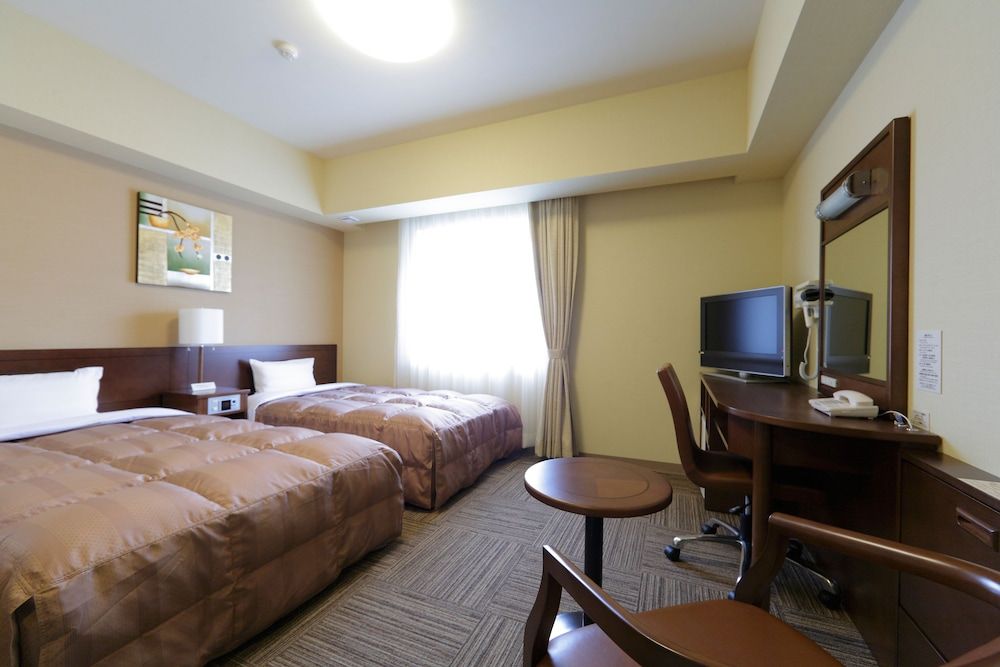 Twin Room, Smoking